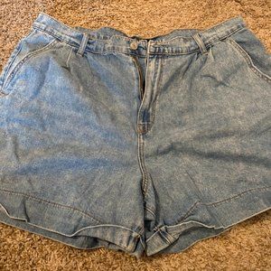AMERICAN EAGLE Mom Jean Shorts